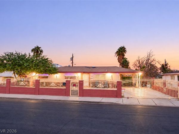 2221 Santa Rosa Drive, Las Vegas, NV 89104
