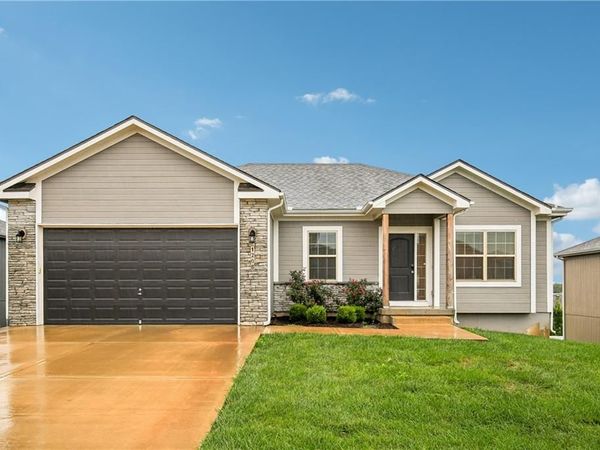 1208 NW Hilltop Lane, Grain Valley, MO 64029