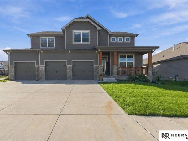 20503 Howe Street, Elkhorn, NE 68022