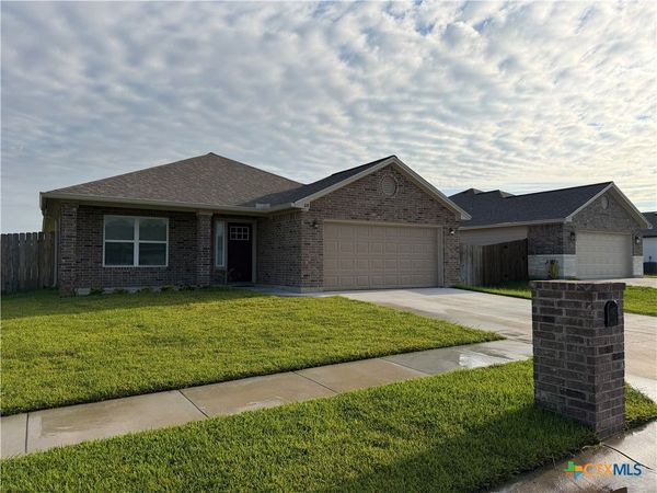 108 Boulder Ridge Dr , Cuero, TX 77954