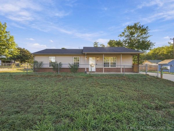221 N Hickory Street , Bristow, OK 74010