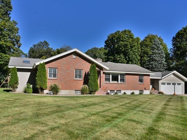 48 Border Rd, Reading, MA 01867