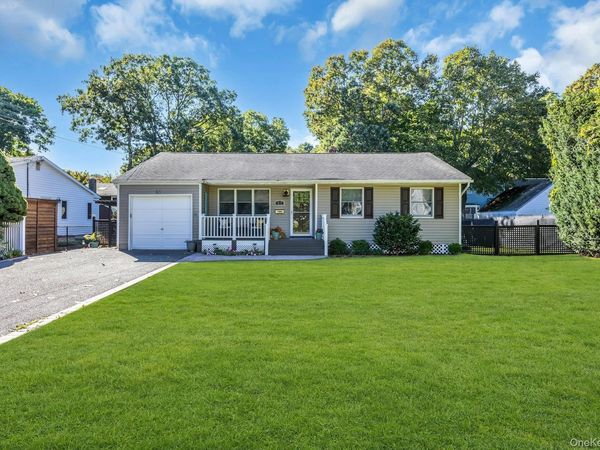 49 Muriel Place , West Sayville, NY 11796