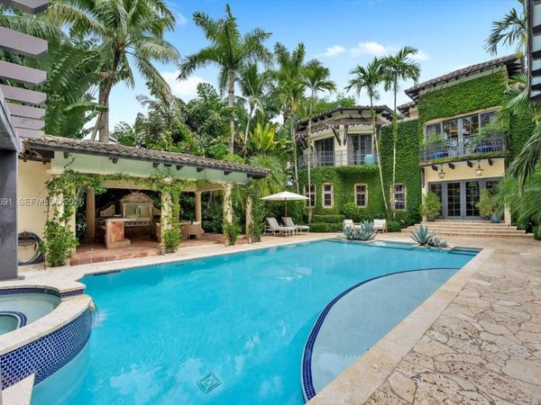 5746 SW 100th St , Pinecrest, FL 33156