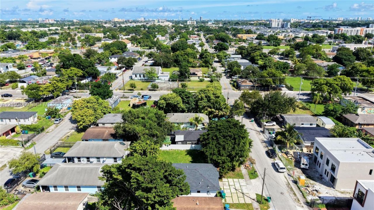 1825 NW 68th Ter, Miami, FL 33147 Photo