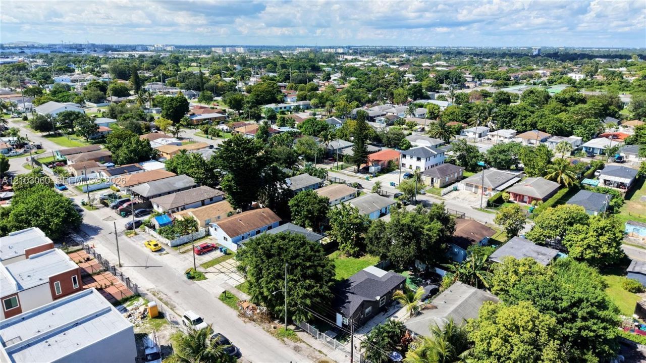 1825 NW 68th Ter, Miami, FL 33147 Photo