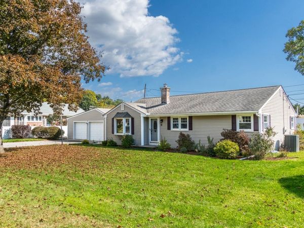 11 Hillview Rd, Holyoke, MA 01040