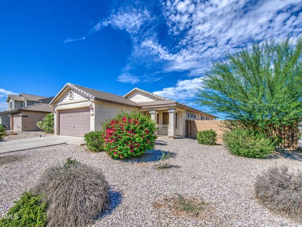 1576 W Appaloosa Way, San Tan Valley, AZ 85144
