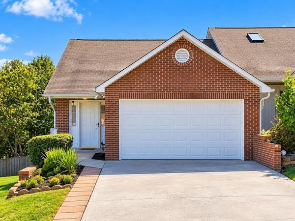 2462 Glen Meadow Rd, Knoxville, TN 37909