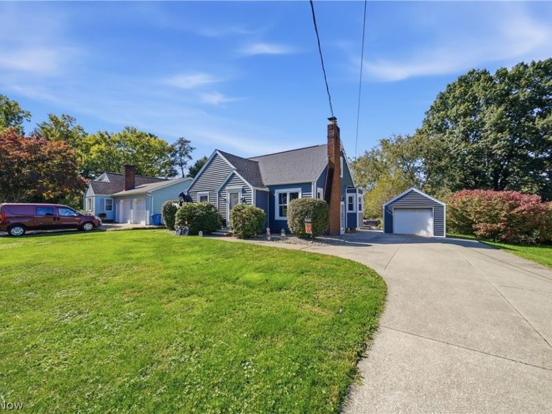 4637 Grandview Avenue NE, Canton, OH 44705 Photo 2