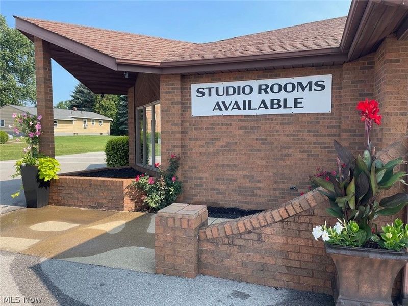 1401 W Maple Street, North Canton, OH 44720 Photo 1