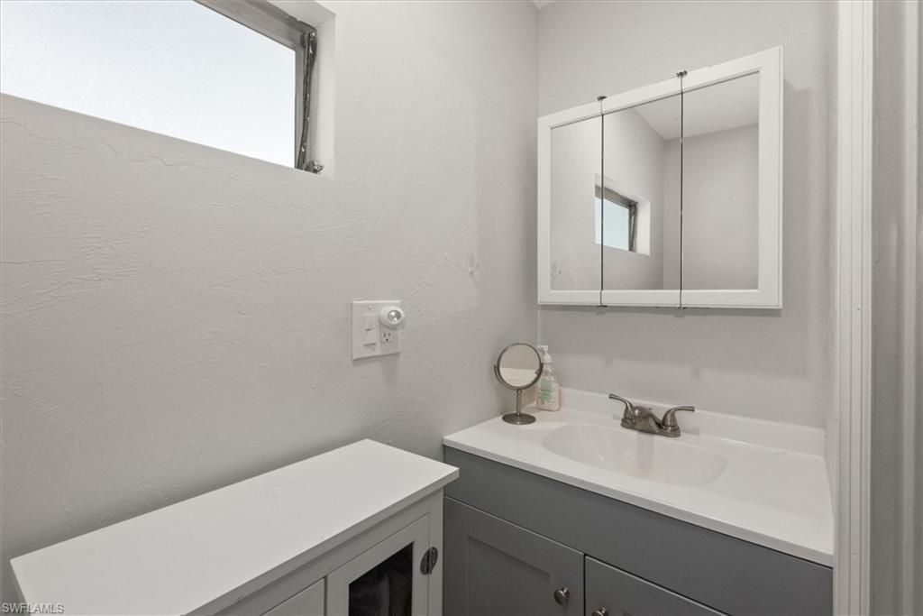 160 Adrienne Dr , Fort Myers, FL 33908 Photo