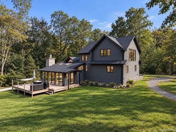 20 Ivy Rock Lane, New Windsor, NY 12553