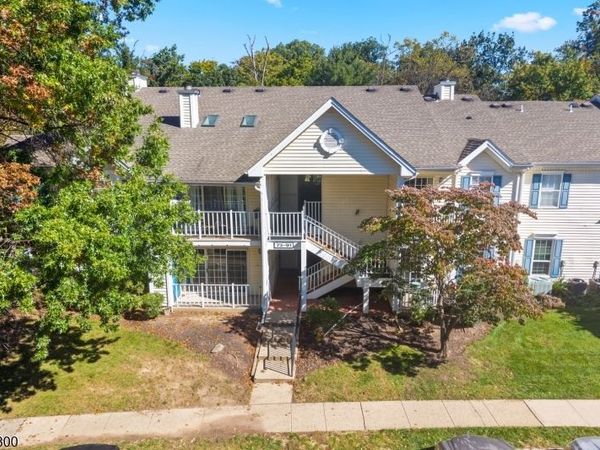 77 Sapphire Ln, Franklin, NJ 08823