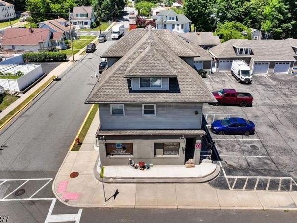 152 Hamburg Tpke, Bloomingdale, NJ 07403