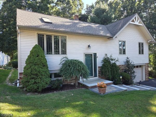 9 Mildred Ave, Hopatcong, NJ 07874