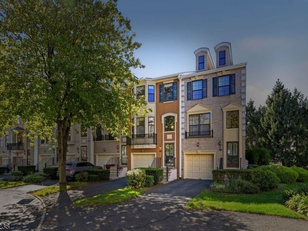 471 Hartford Dr, Nutley, NJ 07110