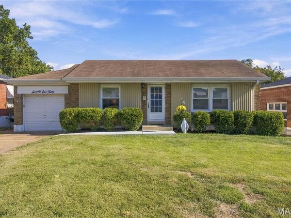7130 Sharp Avenue , St Louis, MO 63116