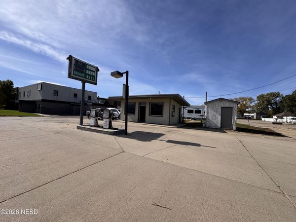 609 5TH STREET SE, Watertown, SD 57201