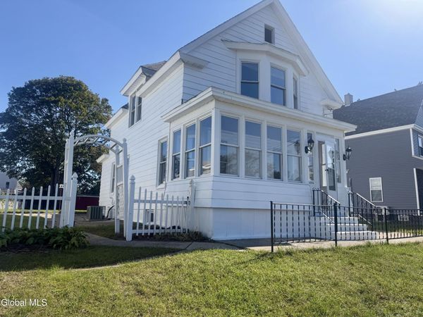 2734 Broadway, Schenectady, NY 12306