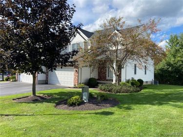 71 Berwick Lane , East Amherst, NY 14051
