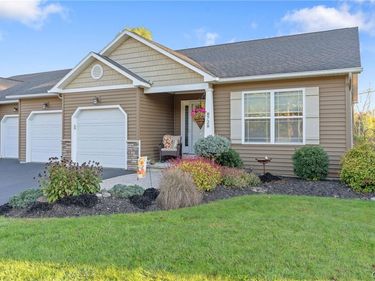 8728 N Entry Road, Baldwinsville, NY 13027