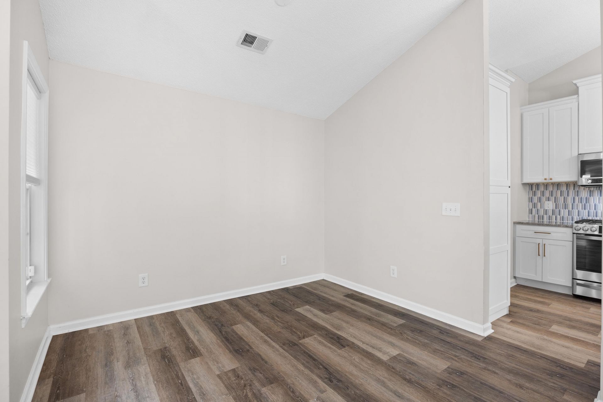 113 Southborough Ln. Photo 10