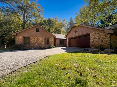 5834 Bayer Drive, Evansville, IN 47712