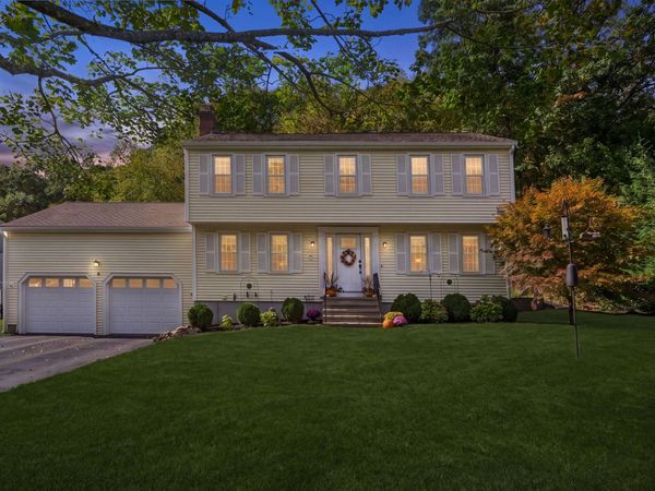 5 Crockett Cir, Hopedale, MA 01747