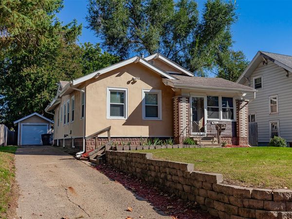 1715 York Street, Des Moines, IA 50316