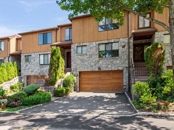 144 The Crescent Crescent , Roslyn Heights, NY 11577