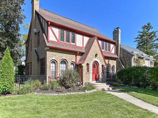 7926 Hillcrest DRIVE, Wauwatosa, WI 53213
