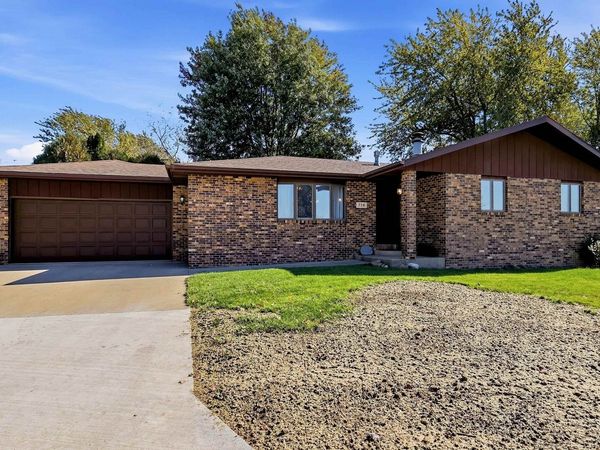 758 Highland Court, Holy Cross, IA 52053