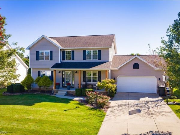 10465 Carrousel Woods Drive, New Middletown, OH 44442