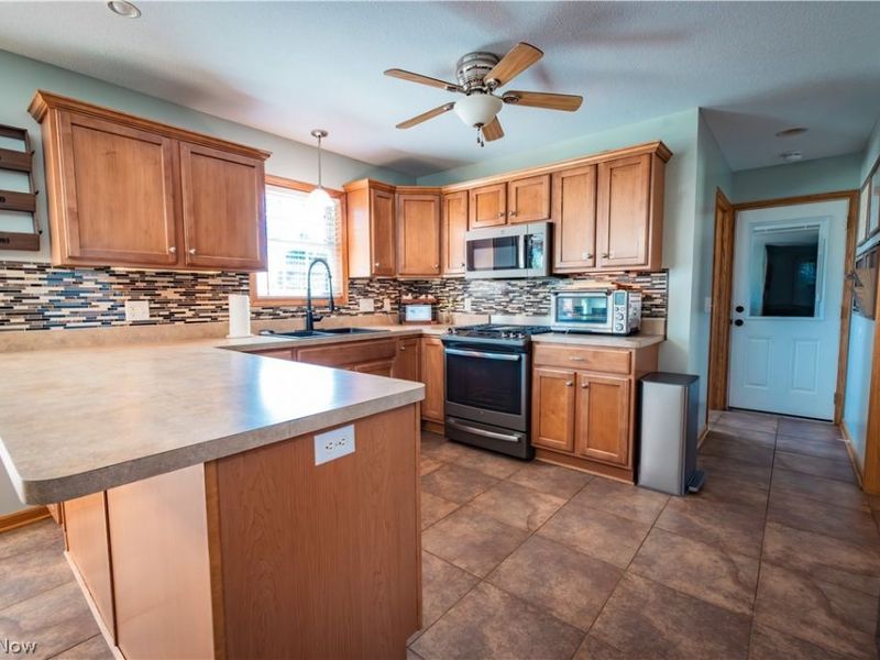 10465 Carrousel Woods Drive, New Middletown, OH 44442 Photo 3