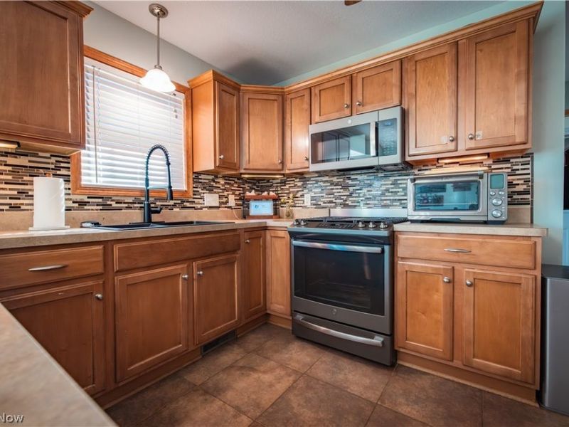 10465 Carrousel Woods Drive, New Middletown, OH 44442 Photo 4