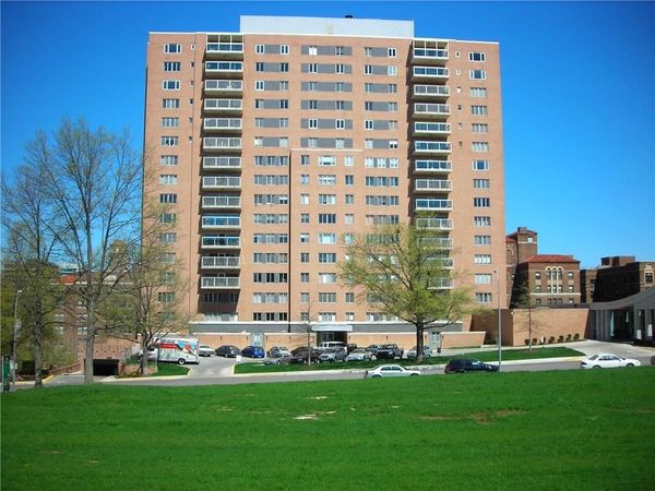 221 W 48th Street Street, Unit 1505, Kansas City, MO 64112