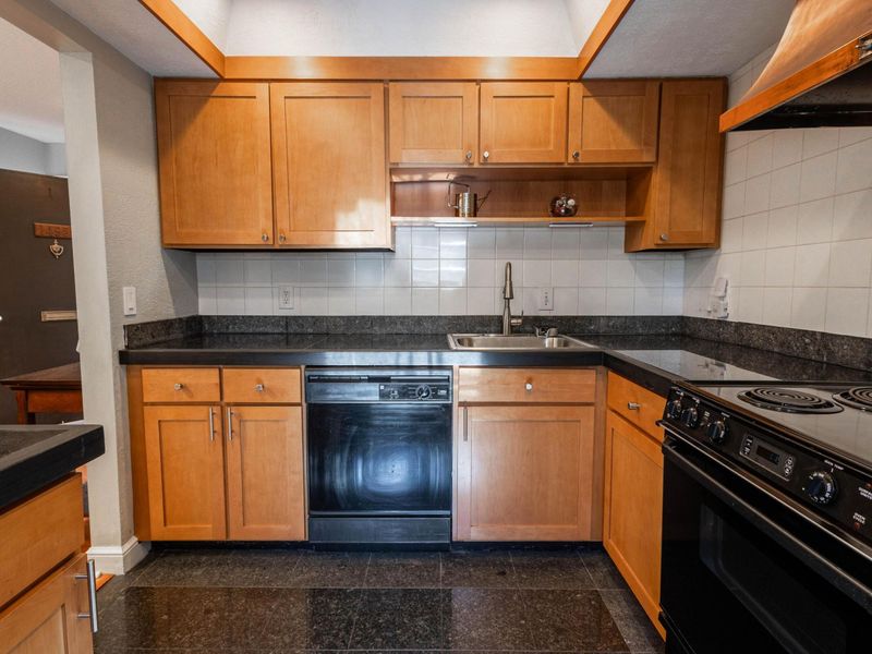 1495 Lafayette Drive, Unit 1495, Columbus, OH 43220 Photo 8