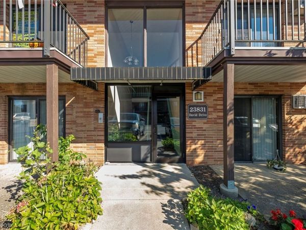 23831 David Drive , Unit 108, North Olmsted, OH 44070