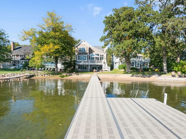 937 N Shore Drive, Crystal Lake, IL 60014