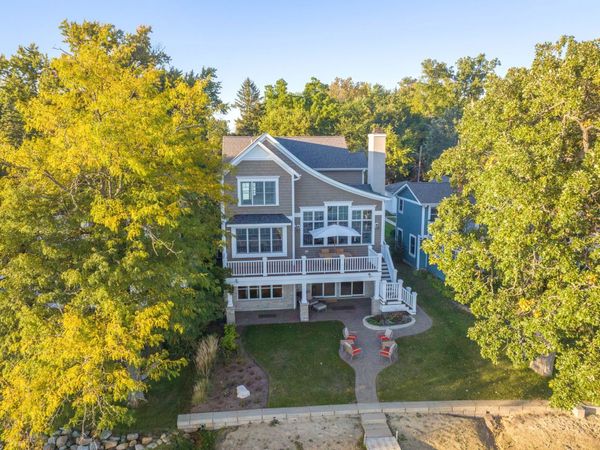 937 N Shore Drive , Crystal Lake, IL 60014