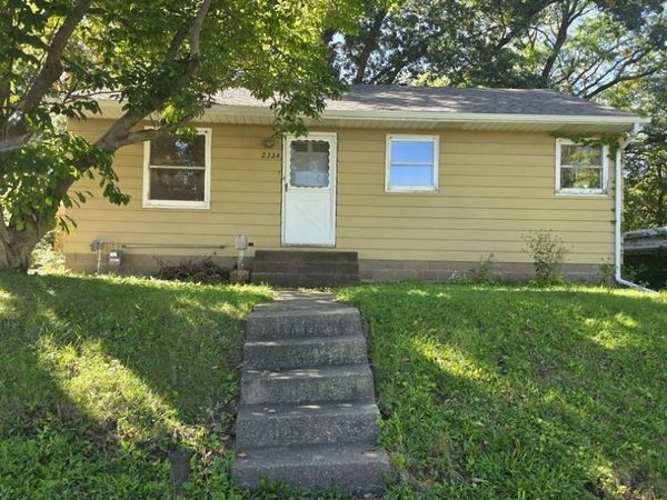 2324 N Sturdevant Street , Davenport, IA 52804
