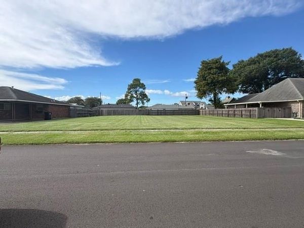 2716 CHALONA Drive , Chalmette, LA 70043