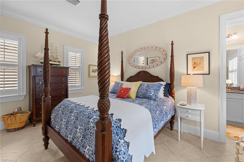12388 Wisteria Dr, Naples, FL 34120 Photo