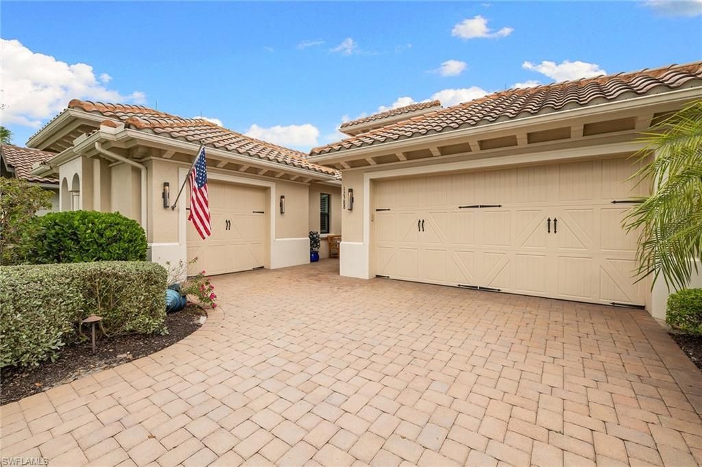 12388 Wisteria Dr, Naples, FL 34120 Photo