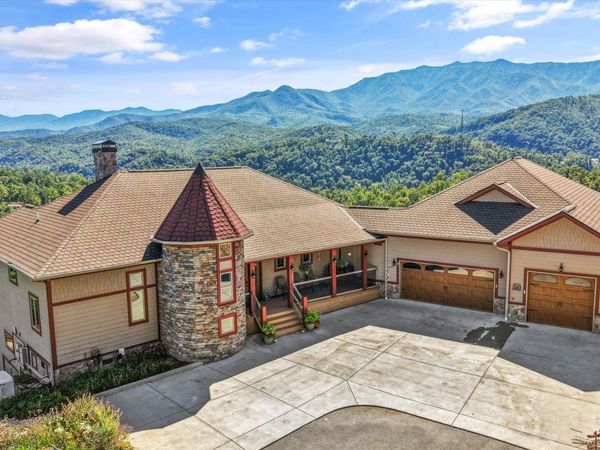 706 Nocks Drive, Gatlinburg, TN 37738