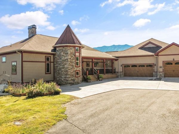 706 Nocks Drive, Gatlinburg, TN 37738