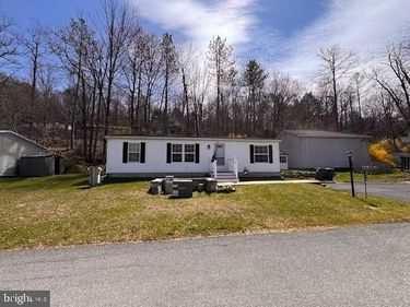 1215 BLUE MOUNTAIN CIRCLE, SAYLORSBURG, PA 18353