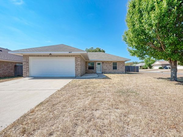407 Bent Wood DR, Leander, TX 78641