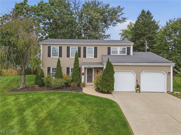 5224 Oakbriar Circle NE, Canton, OH 44705